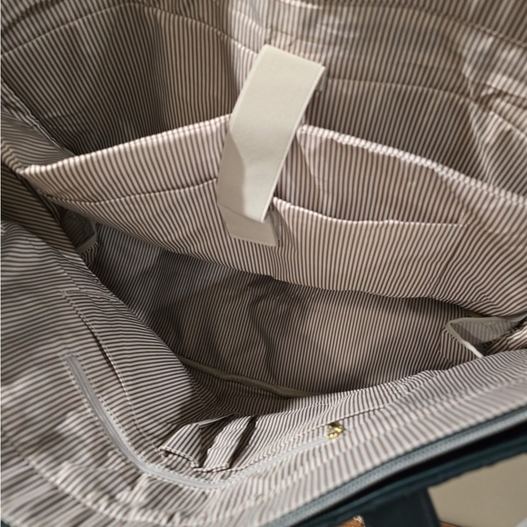 SOLD LOVEVOOK Green Quilted Tote Bag With Wristlet - Picture 7 of 10